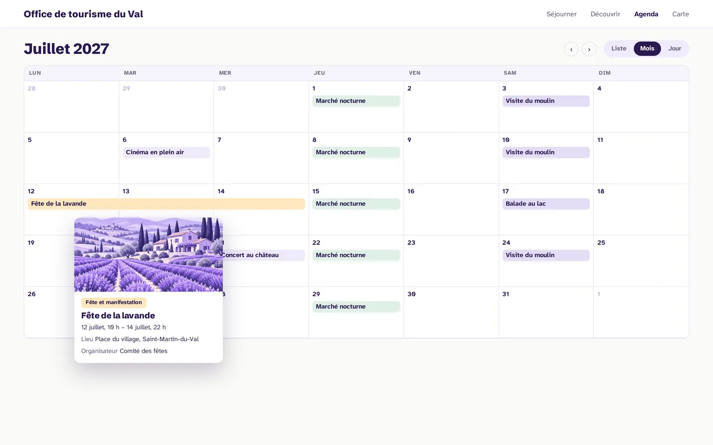 L’agenda d’un office de tourisme en vue mois : fêtes, marchés chaque jeudi, visites et concerts venus d’Apidae, une fête de trois jours ouverte avec ses dates, son lieu et son organisateur.
